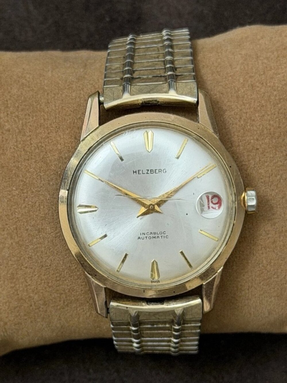 Helzberg Incabloc Automatic 17J Date Silver Dial Gold Tone Case Steel Bracelet